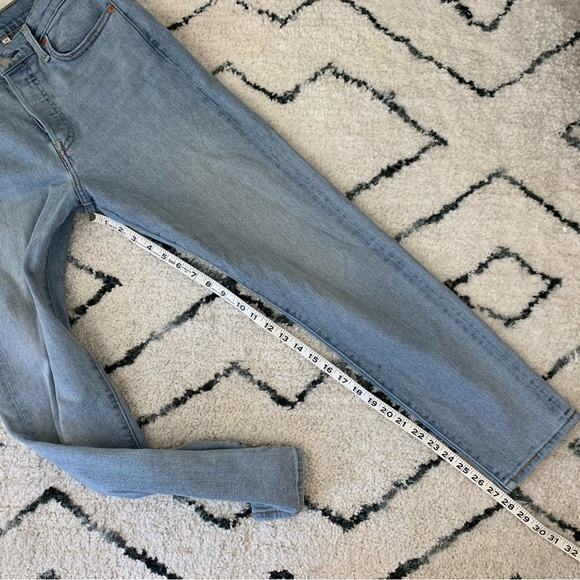 Levi’s Women’s Relaxed Fit Kiss Off Jeans - Picture 8 of 8
